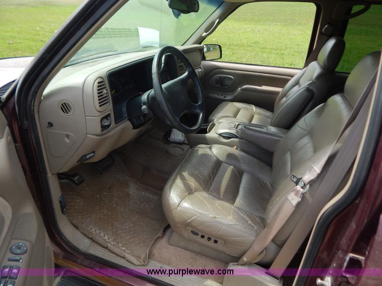 image for item G3315 1997 Chevrolet Suburban 1500 SUV