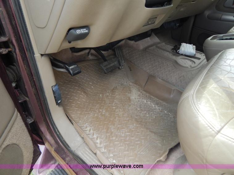 image for item G3315 1997 Chevrolet Suburban 1500 SUV