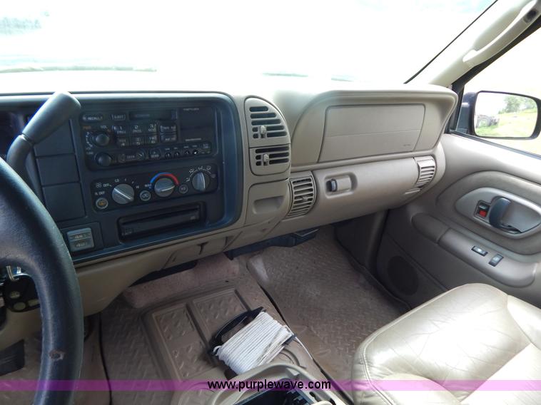 image for item G3315 1997 Chevrolet Suburban 1500 SUV