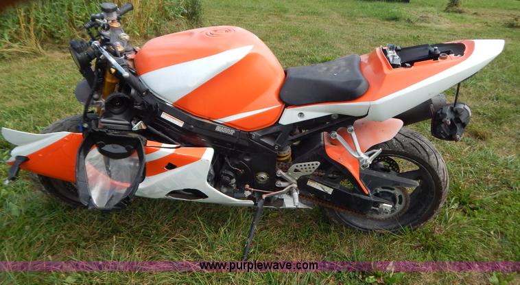 image for item G3317 2004 Suzuki G5X R1000 motorcycle