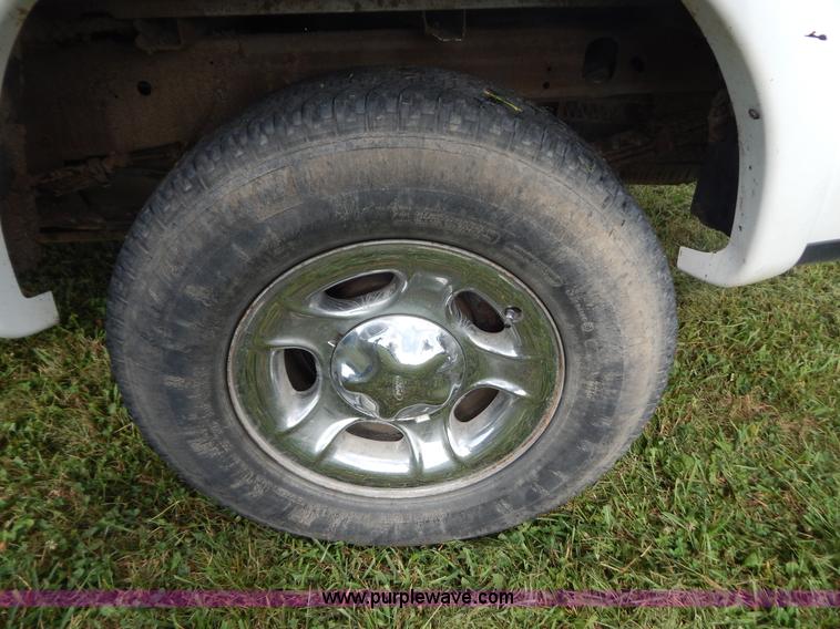 image for item G3320 2001 Ford F150 pickup truck