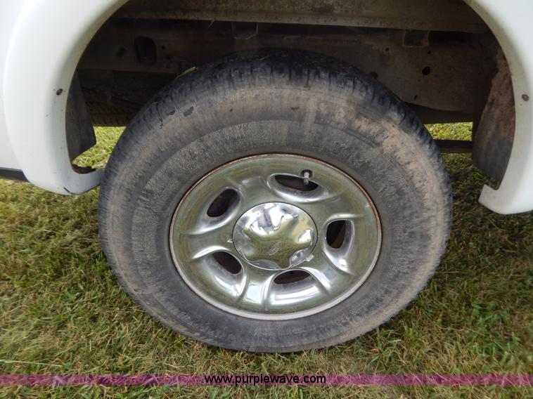 image for item G3320 2001 Ford F150 pickup truck