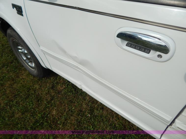 image for item G3320 2001 Ford F150 pickup truck