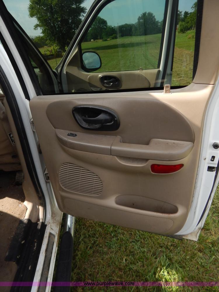 image for item G3320 2001 Ford F150 pickup truck