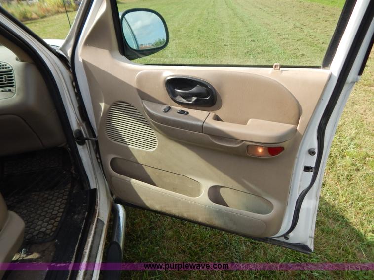 image for item G3320 2001 Ford F150 pickup truck