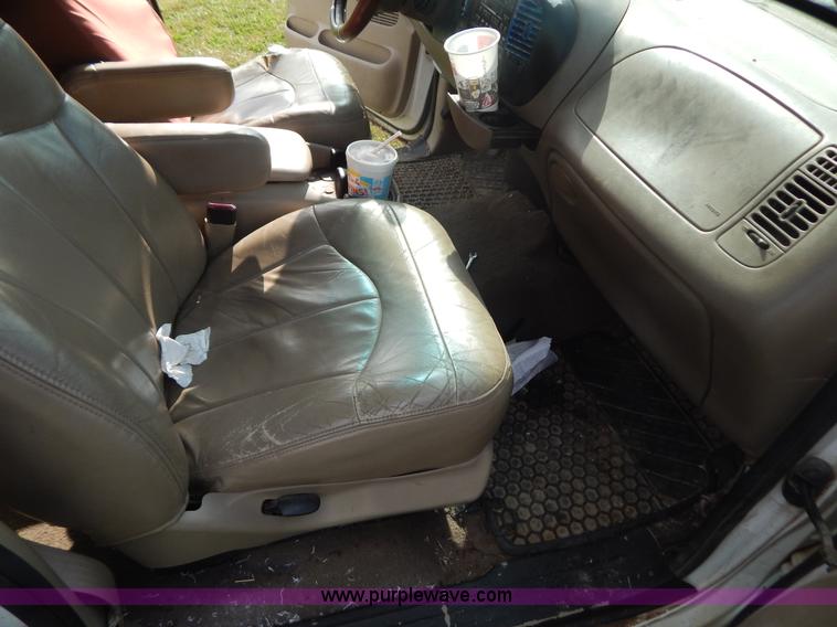 image for item G3320 2001 Ford F150 pickup truck