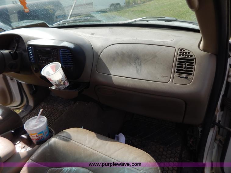 image for item G3320 2001 Ford F150 pickup truck