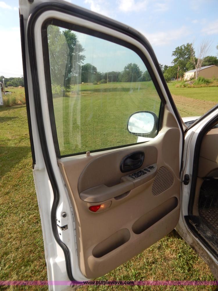 image for item G3320 2001 Ford F150 pickup truck