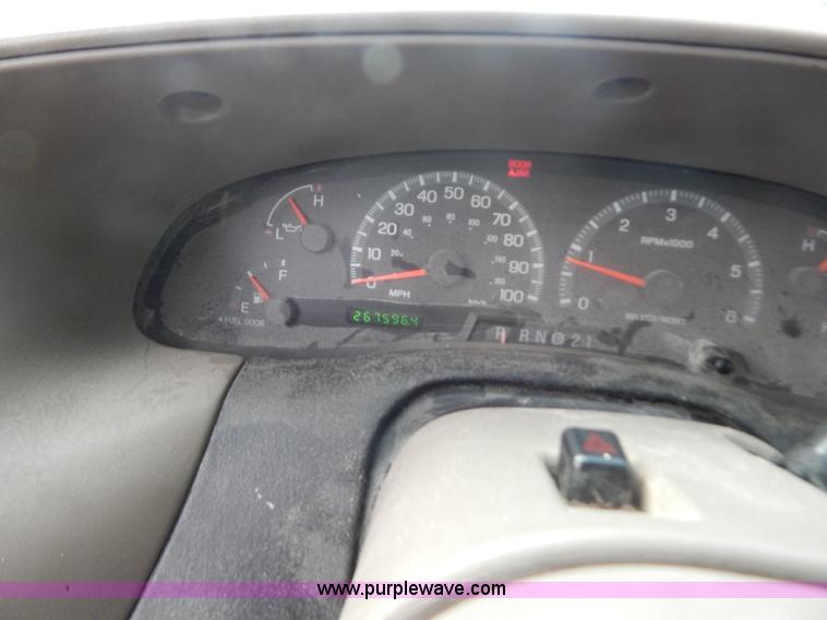 image for item G3320 2001 Ford F150 pickup truck