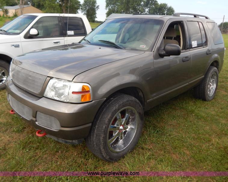 image for item G3321 2004 Ford Explorer XLT SUV