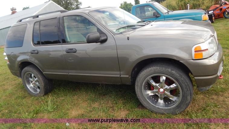 image for item G3321 2004 Ford Explorer XLT SUV