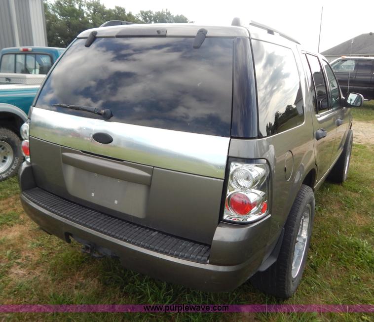 image for item G3321 2004 Ford Explorer XLT SUV