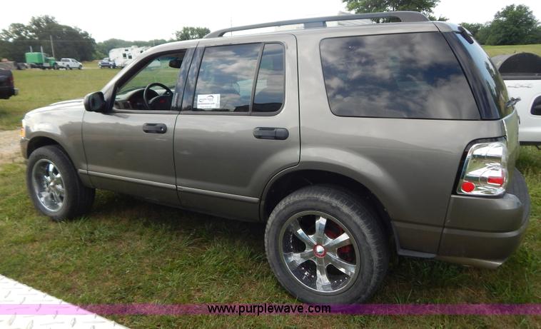 image for item G3321 2004 Ford Explorer XLT SUV