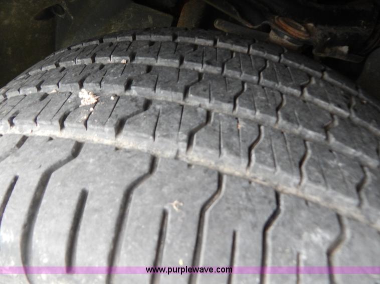 image for item G3321 2004 Ford Explorer XLT SUV