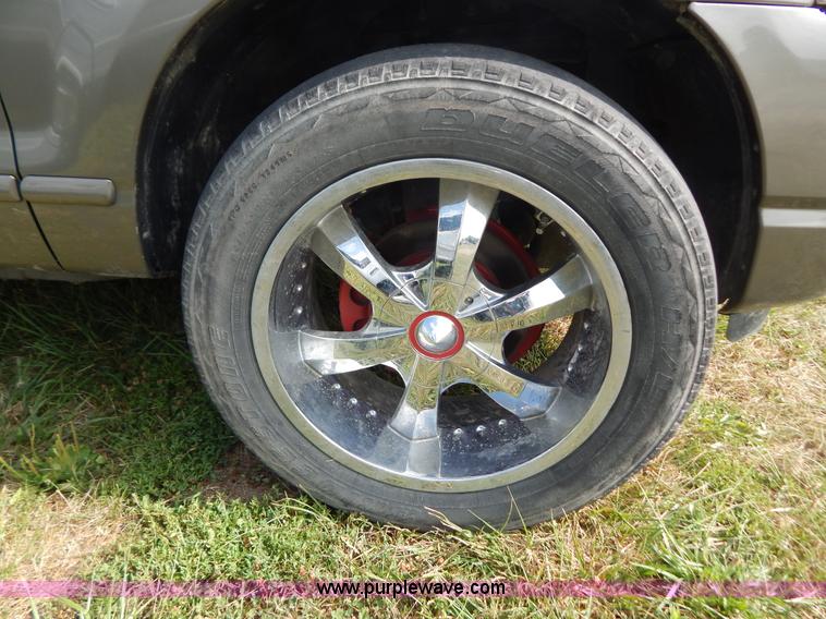 image for item G3321 2004 Ford Explorer XLT SUV