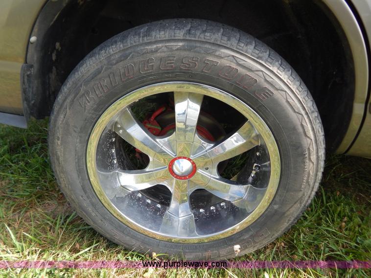 image for item G3321 2004 Ford Explorer XLT SUV