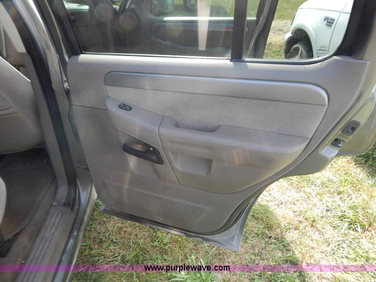 image for item G3321 2004 Ford Explorer XLT SUV