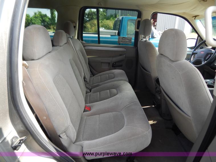 image for item G3321 2004 Ford Explorer XLT SUV