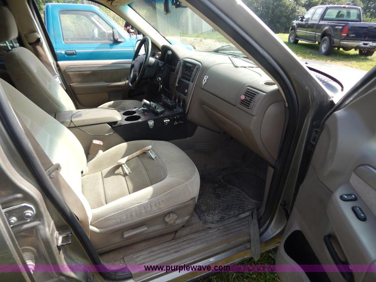 image for item G3321 2004 Ford Explorer XLT SUV