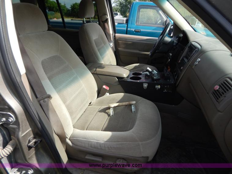 image for item G3321 2004 Ford Explorer XLT SUV