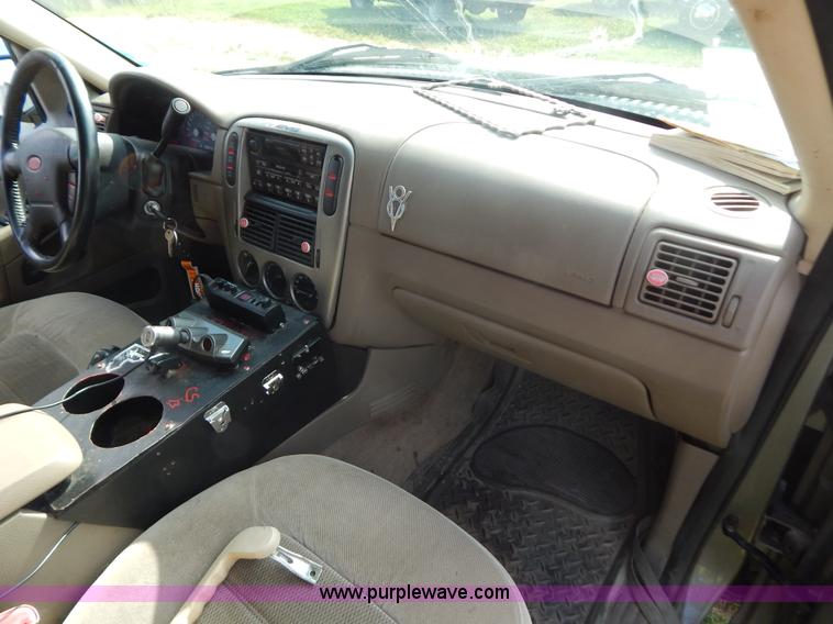 image for item G3321 2004 Ford Explorer XLT SUV