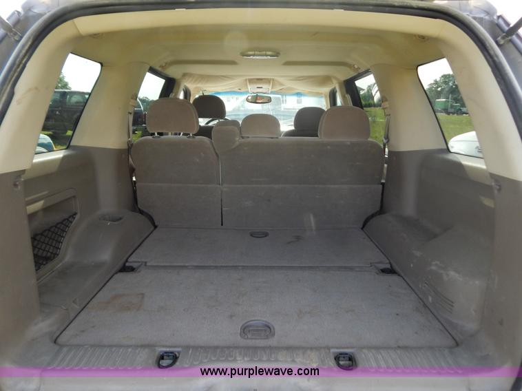 image for item G3321 2004 Ford Explorer XLT SUV