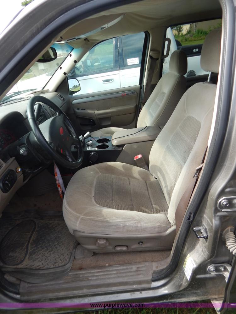 image for item G3321 2004 Ford Explorer XLT SUV