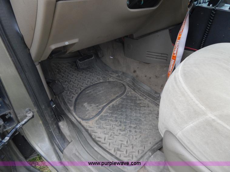 image for item G3321 2004 Ford Explorer XLT SUV