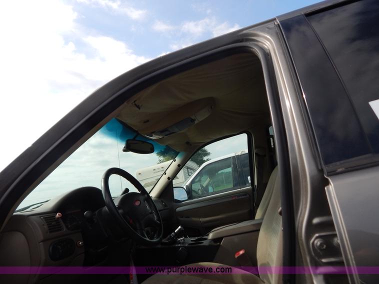 image for item G3321 2004 Ford Explorer XLT SUV