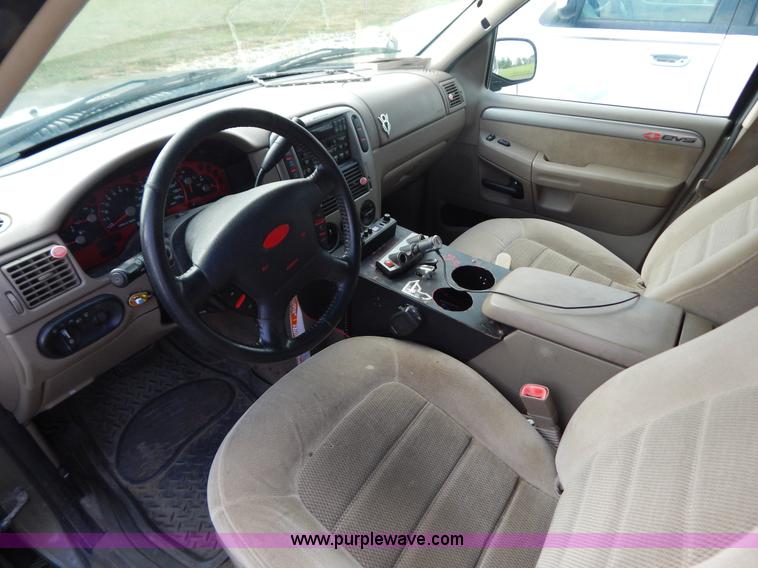 image for item G3321 2004 Ford Explorer XLT SUV