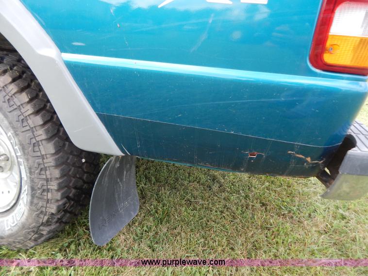 image for item G3322 1993 Ford Ranger STX pickup truck