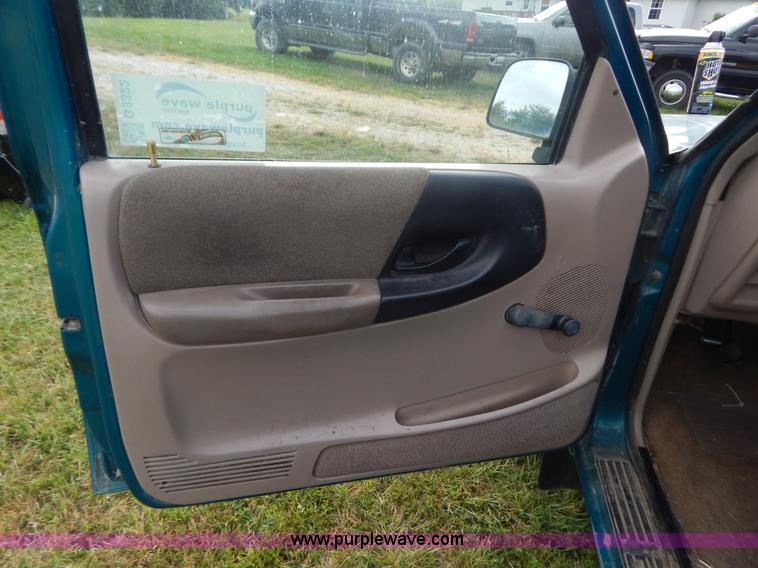 image for item G3322 1993 Ford Ranger STX pickup truck