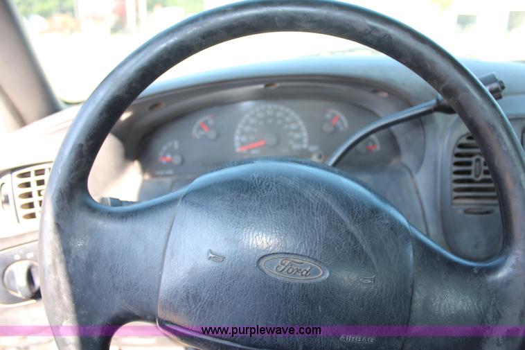 image for item G5204 1999 Ford F150 SuperCab pickup truck