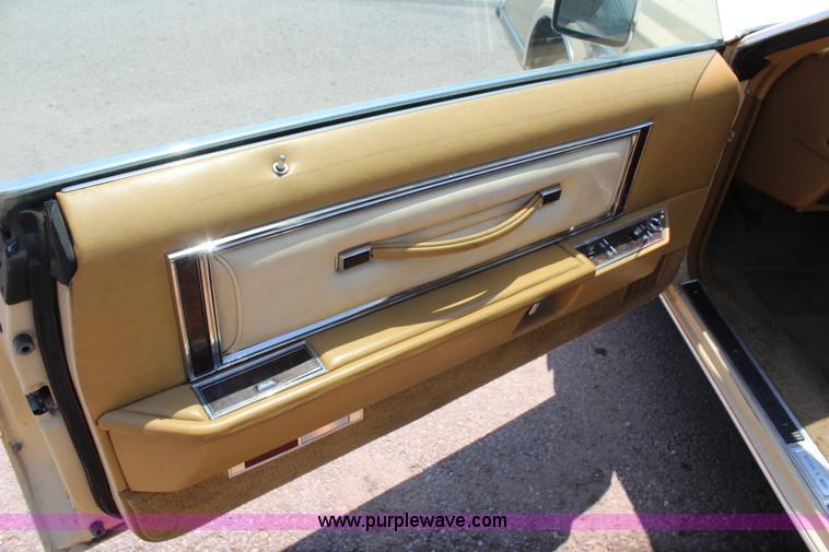 image for item G5497 1977 Lincoln Continental Mark V