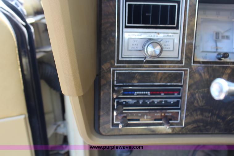 image for item G5497 1977 Lincoln Continental Mark V