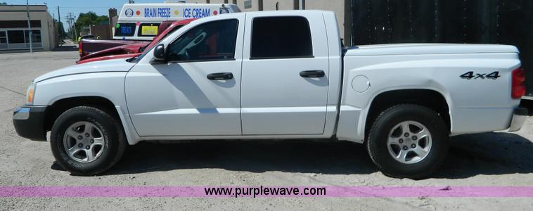 image for item G7887 2005 Dodge Dakota SLT pickup truck