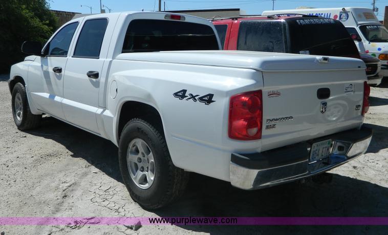 image for item G7887 2005 Dodge Dakota SLT pickup truck