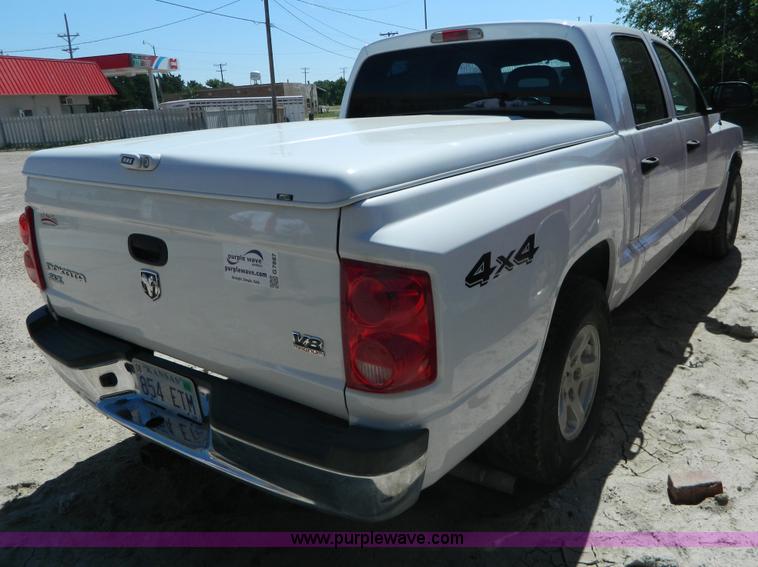 image for item G7887 2005 Dodge Dakota SLT pickup truck