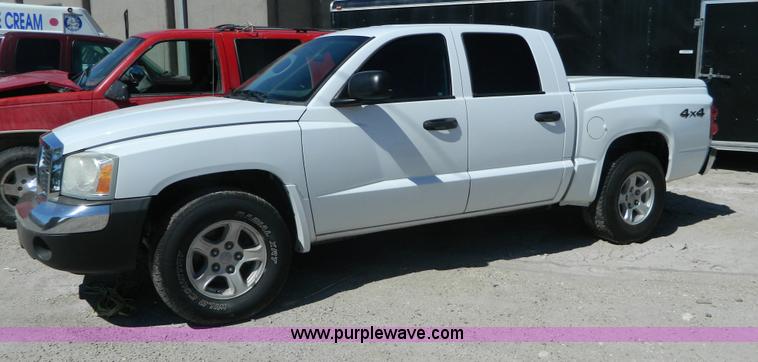 image for item G7887 2005 Dodge Dakota SLT pickup truck
