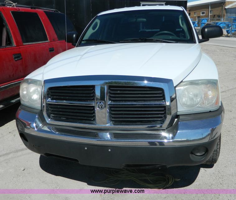 image for item G7887 2005 Dodge Dakota SLT pickup truck