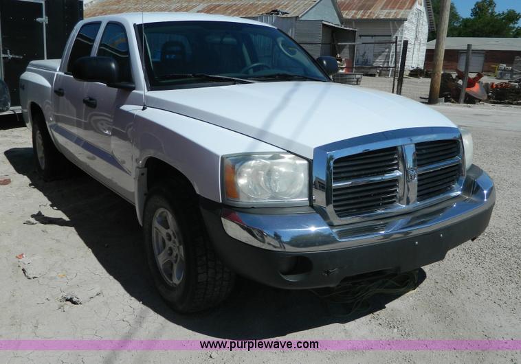 image for item G7887 2005 Dodge Dakota SLT pickup truck
