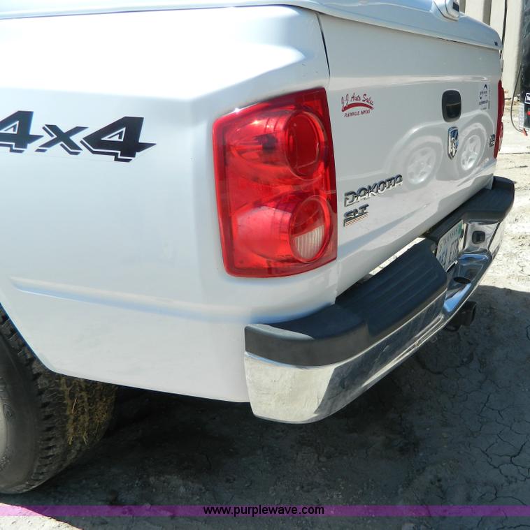 image for item G7887 2005 Dodge Dakota SLT pickup truck