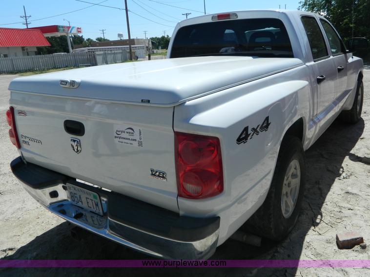image for item G7887 2005 Dodge Dakota SLT pickup truck