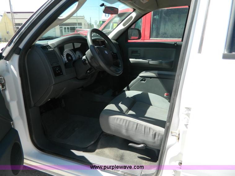 image for item G7887 2005 Dodge Dakota SLT pickup truck