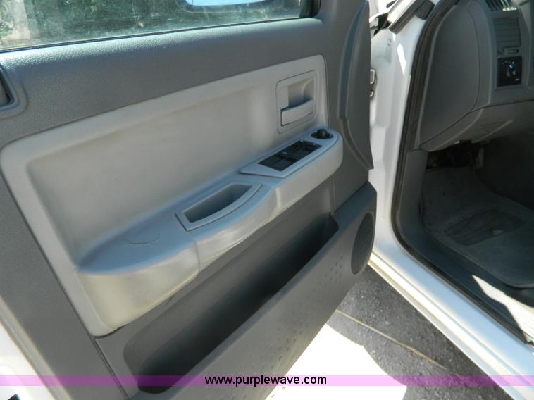 image for item G7887 2005 Dodge Dakota SLT pickup truck