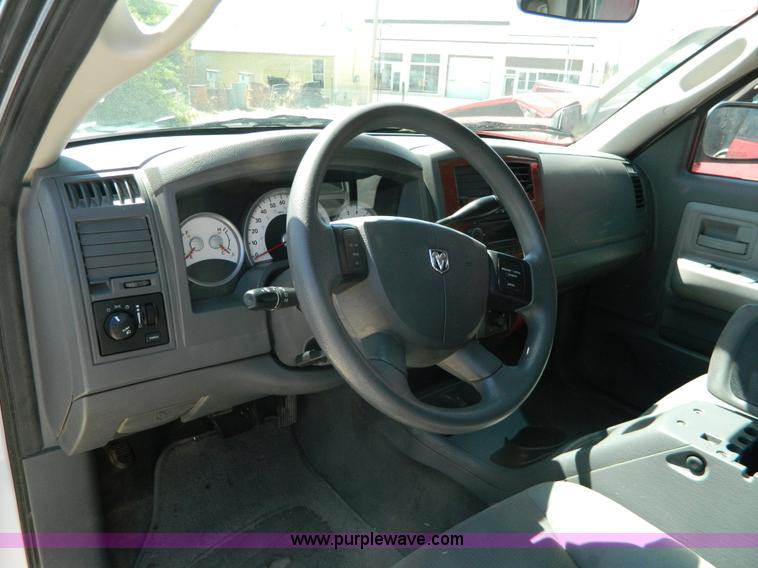 image for item G7887 2005 Dodge Dakota SLT pickup truck