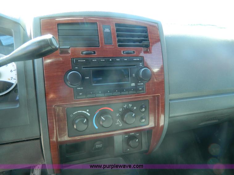 image for item G7887 2005 Dodge Dakota SLT pickup truck