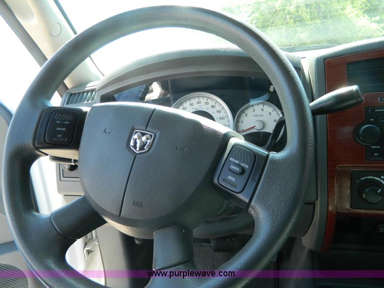 image for item G7887 2005 Dodge Dakota SLT pickup truck