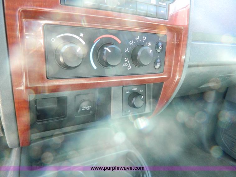 image for item G7887 2005 Dodge Dakota SLT pickup truck