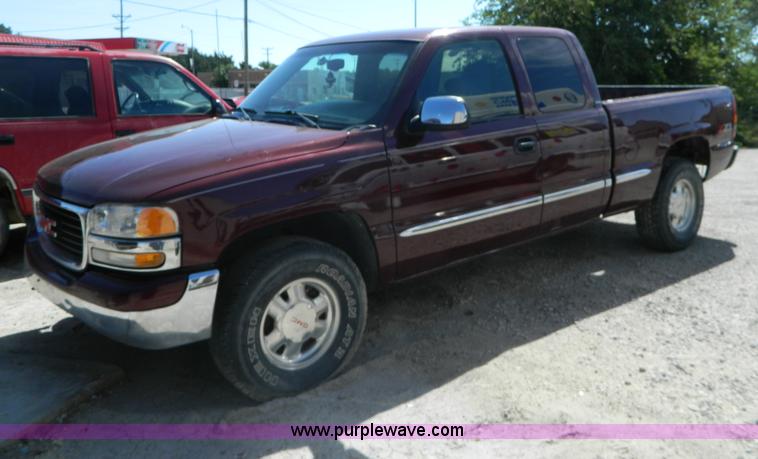 image for item G7889 2002 GMC Sierra 1500 Z71 pickup truck